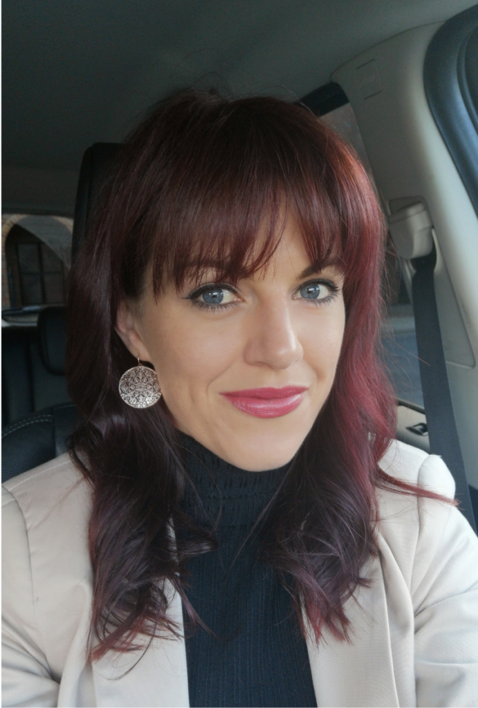 photo of Chloe, founder of resonate psychotherapy